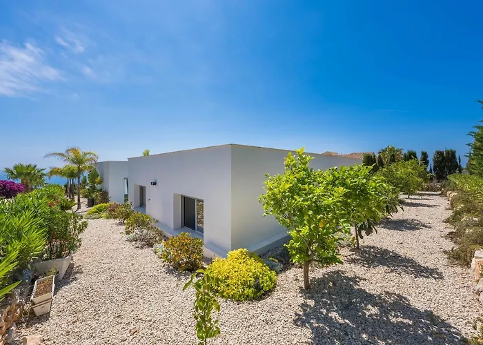 Lirios View By Interhome וילה *