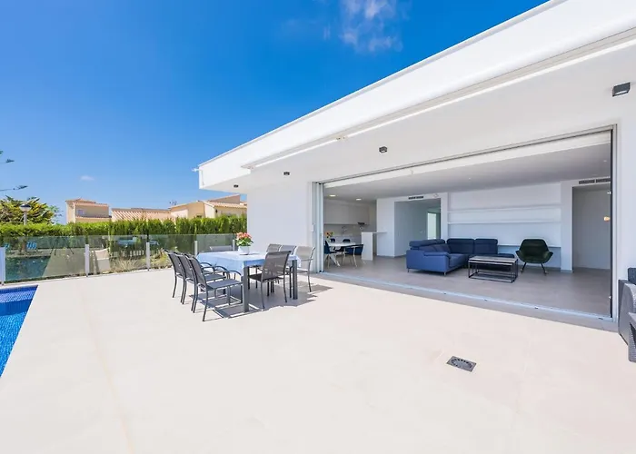 וילה Lirios View By Interhome *