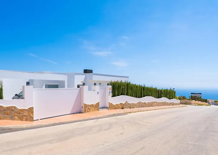 וילה Lirios View By Interhome *