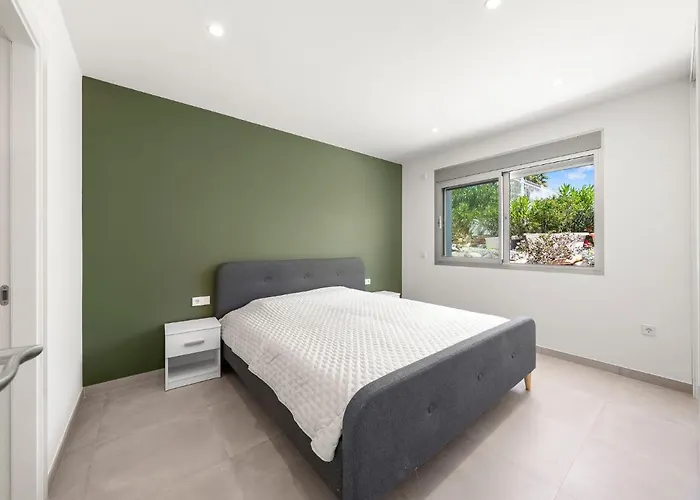 Lirios View By Interhome וילה בניטאצ'ל